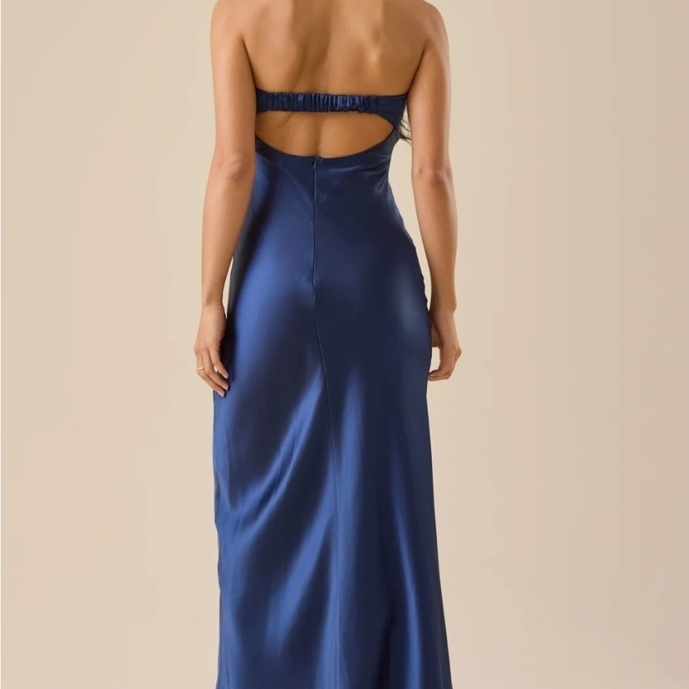 Elegant Blue Strapless Dress - Picture 2 of 4